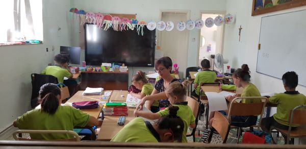 photo of children and teacher in classroom